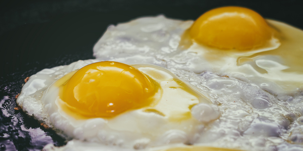 The Best Way To Keep The Yolk Intact When Frying Eggs